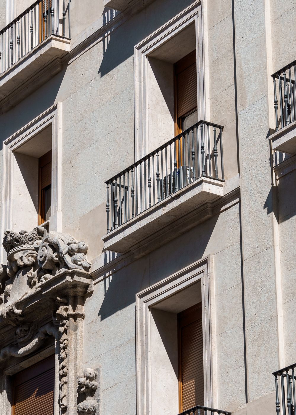 Fachada de edificio residencial en el centro de Madrid